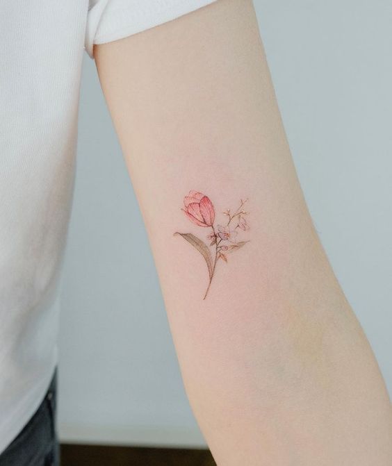 kiểu tattoo tulip nhỏ gọn xinh xắn
