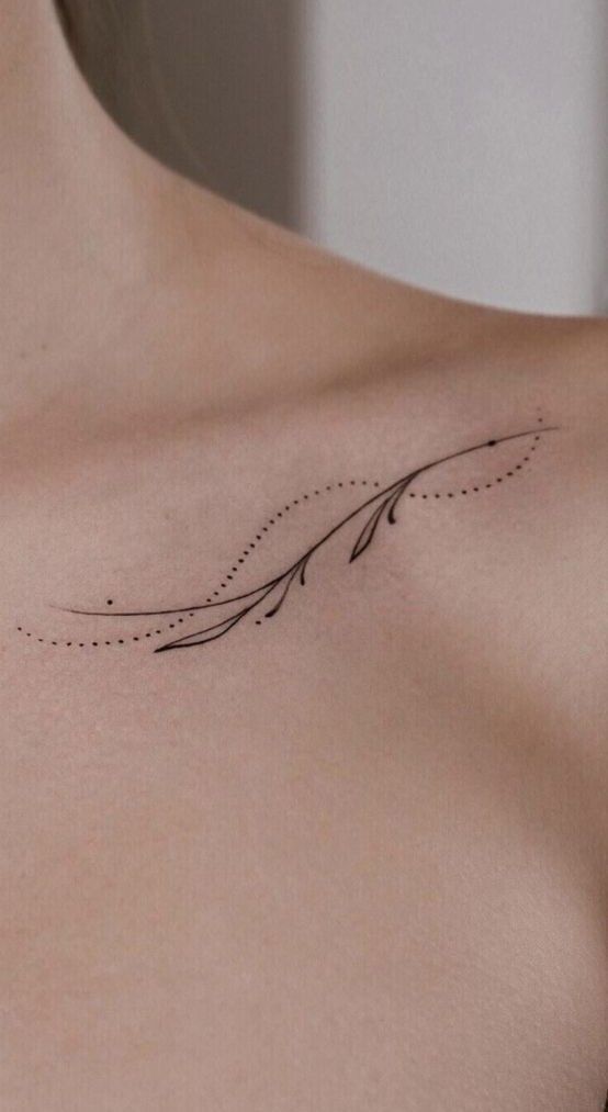 kiểu tattoo xương quai xanh nét mảnh