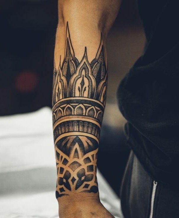 mẫu tattoo cẳng tay phong cách cổ điển