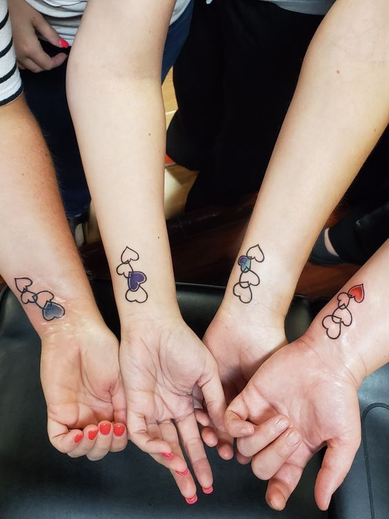 mẫu tattoo mini đầy ý nghĩa với hội chị em