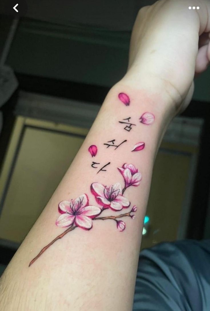 mẫu tattoo chữ hàn quốc và cành học cực đẹp