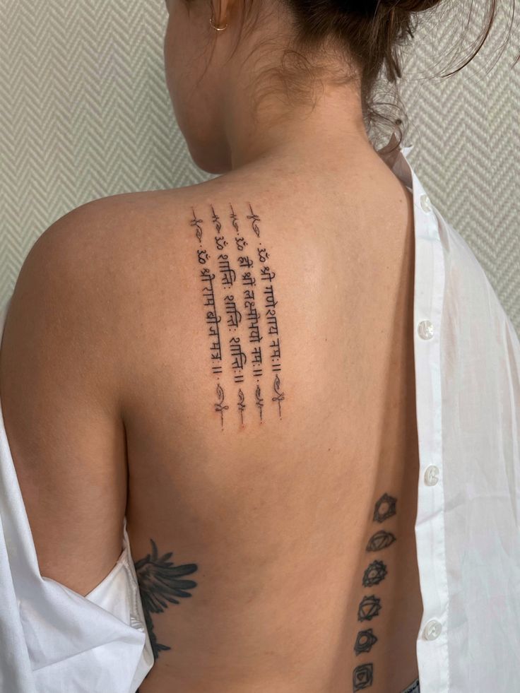 mẫu tattoo chữ khmer cho nữ