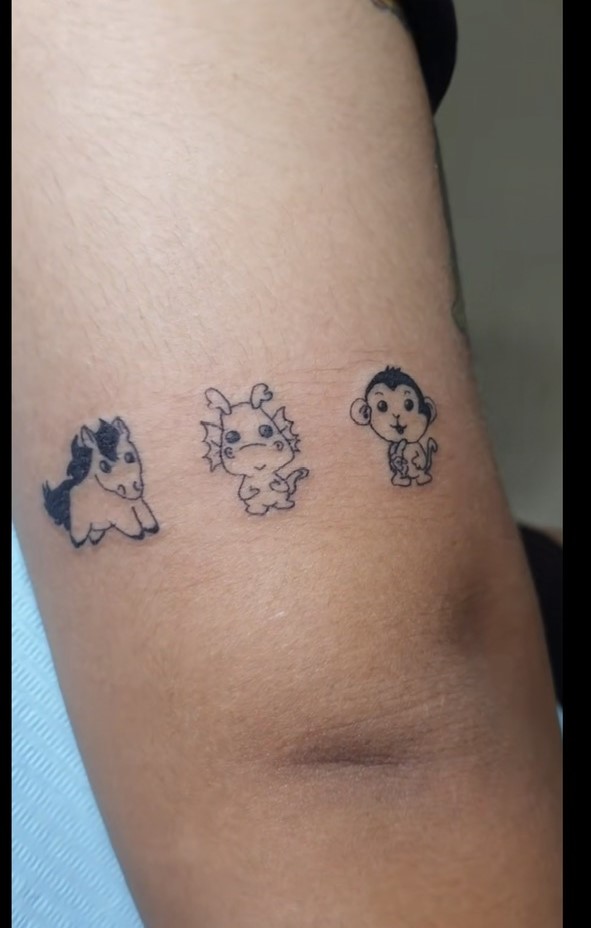 mẫu tattoo đen trắng đơn giản biểu tượng năm sinh