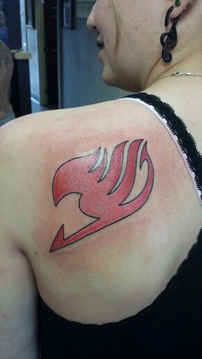 mẫu tattoo fairy tail trên bả vai