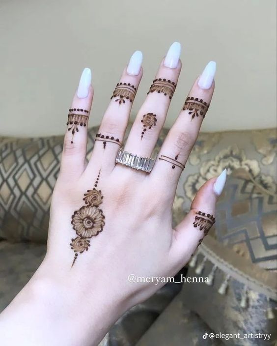 mẫu tattoo henna đơn giản cho nữ cực đẹp mẫu tattoo henna đơn giản cho nữ cực đẹp