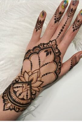 mẫu tattoo henna kín bàn tay