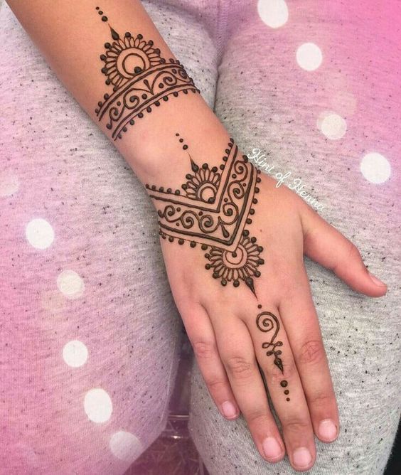 mẫu tattoo henna ở cẳng tay và cổ tay mẫu tattoo henna ở cẳng tay và cổ tay
