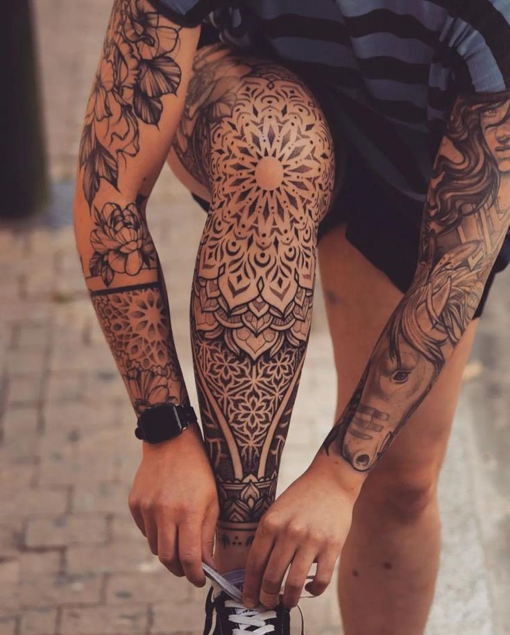 mẫu tattoo hoa văn kết hợp giữa truyền thống và hiện đại