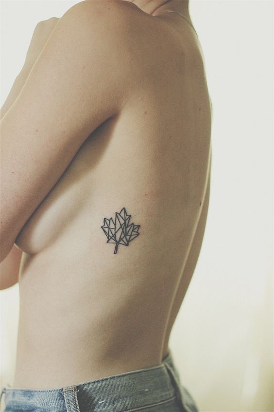 mẫu tattoo lá phong kiểu hình khối độc đáo