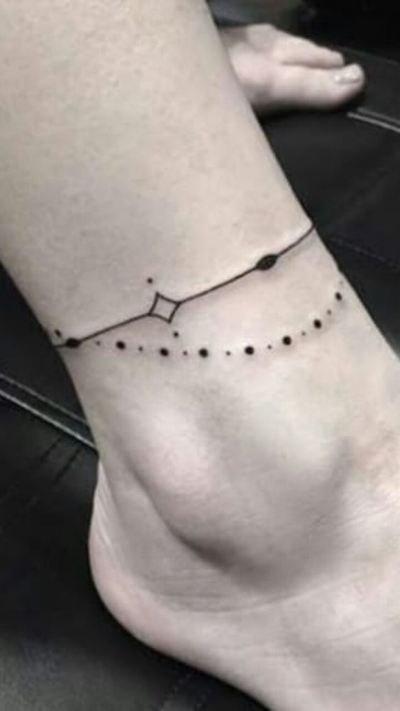 mẫu tattoo rung lắc chân giản dị tinh anh tế