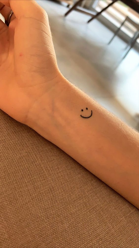 mẫu tattoo mặt cười siêu cute