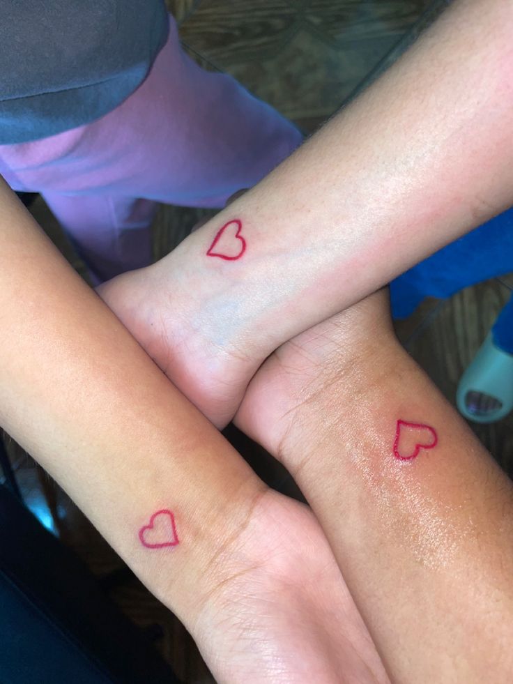 mẫu tattoo mini cặp với hội bạn nữ