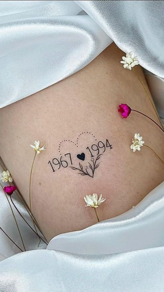 mẫu tattoo năm sinh thêm họa tiết hoa lá