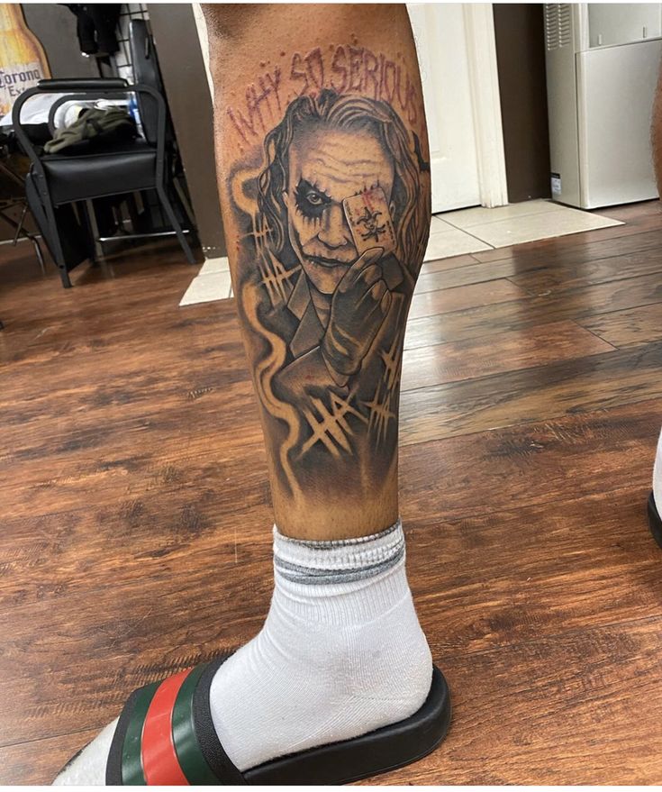 mẫu tattoo nhân vật cầm lá bài cực chất mẫu tattoo nhân vật cầm lá bài cực chất