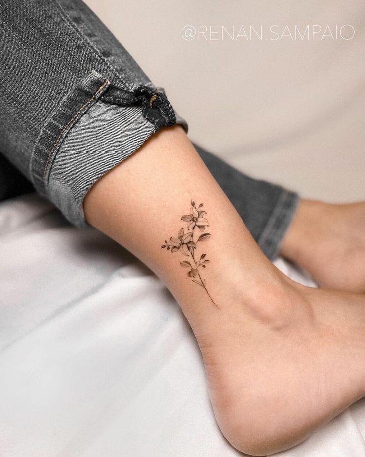 mẫu tattoo nhỏ xinh gần mắt cá