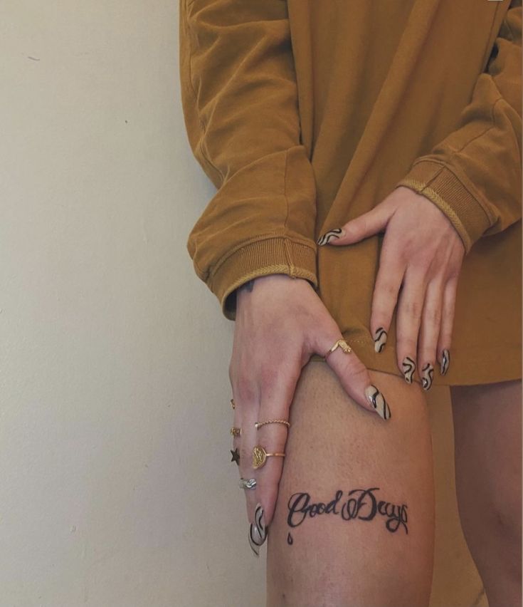 mẫu tattoo tên ở đùi cực chất