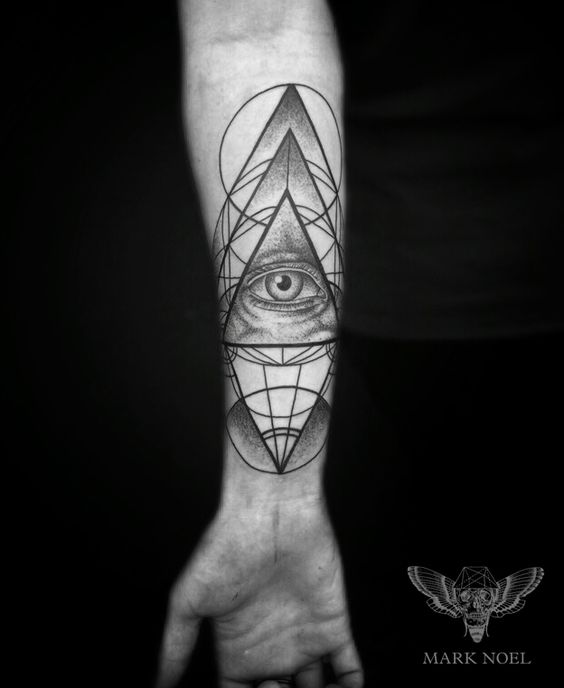 mẫu xăm dãy tam giác cực đẹp