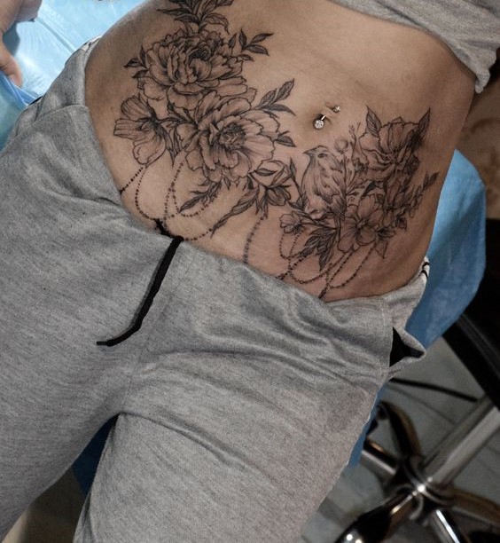 mẫu xăm hình che vết rạn bụng