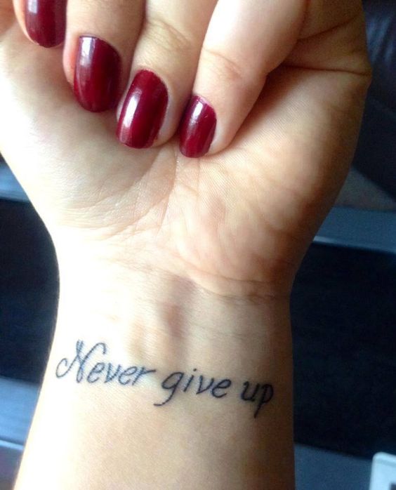 mẫu xăm never give up đơn giản