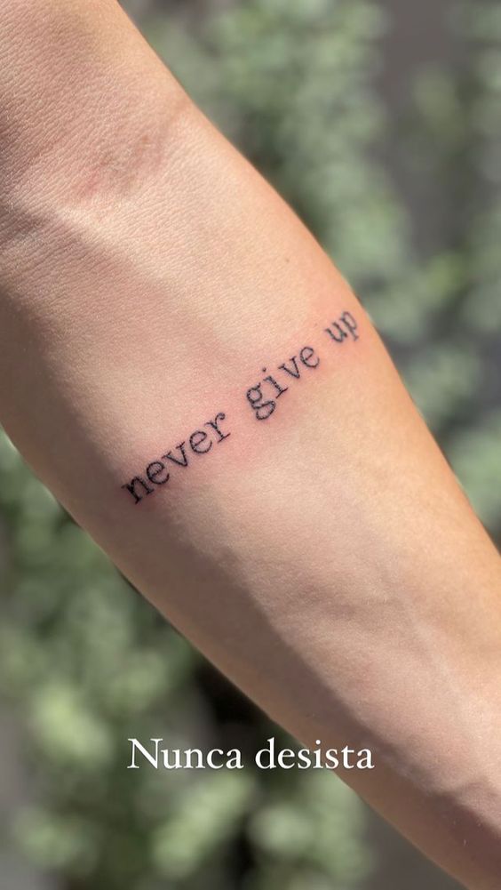 mẫu xăm never give up ngắn gọn