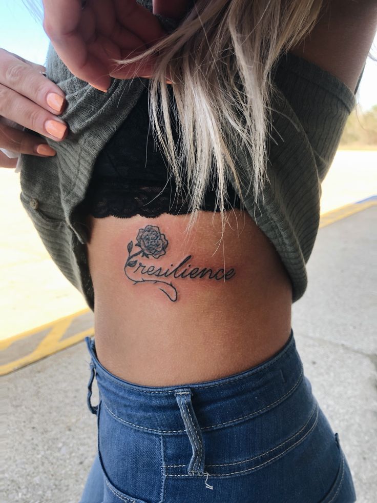 mẫu xăm quyến rũ ở mạn sườn cho nữ