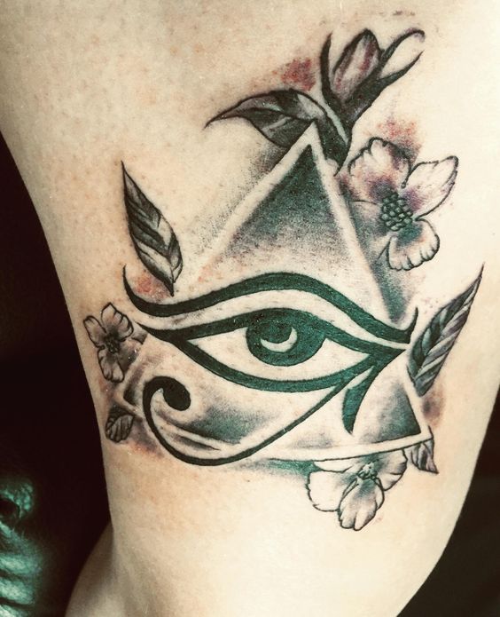 mẫu xăm tam giác độc lạ