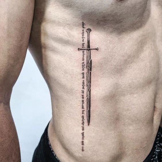 mẫu xăm thanh kiếm dọc mạn sườn