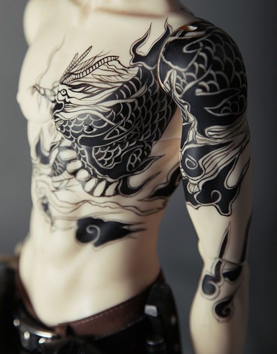 nam tính với mẫu tattoo rồng đen trắng