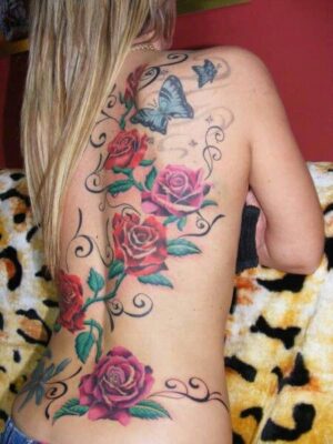 Nghệ thuật xăm hình nhiều hoa hồng sau lưng