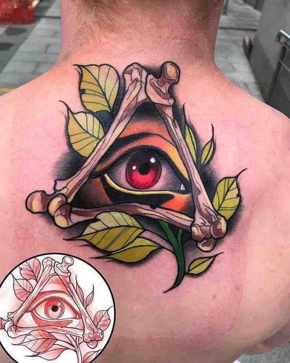 nổi bật với mẫu tattoo con mắt trên lưng