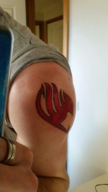 nổi bật với mẫu tattoo fairy tail trên bắp tay