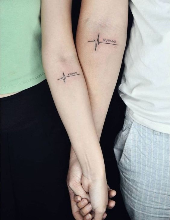 phong cách tattoo nhịp tim cho couple