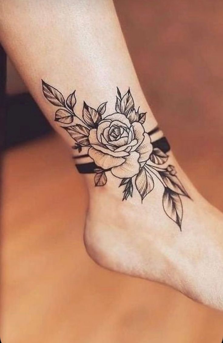 phong cách tattoo sáng tạo mẫu hoa lá