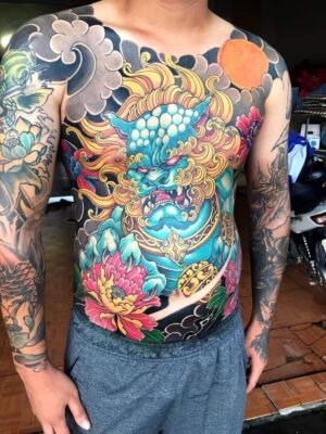 sự kết hợp màu sắc tuyệt vời cho mẫu xăm full mình