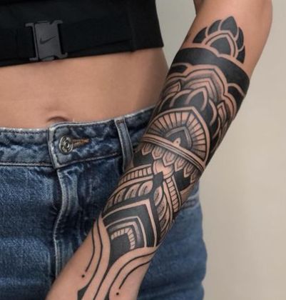 sự sang trọng của mẫu tattoo nửa tay