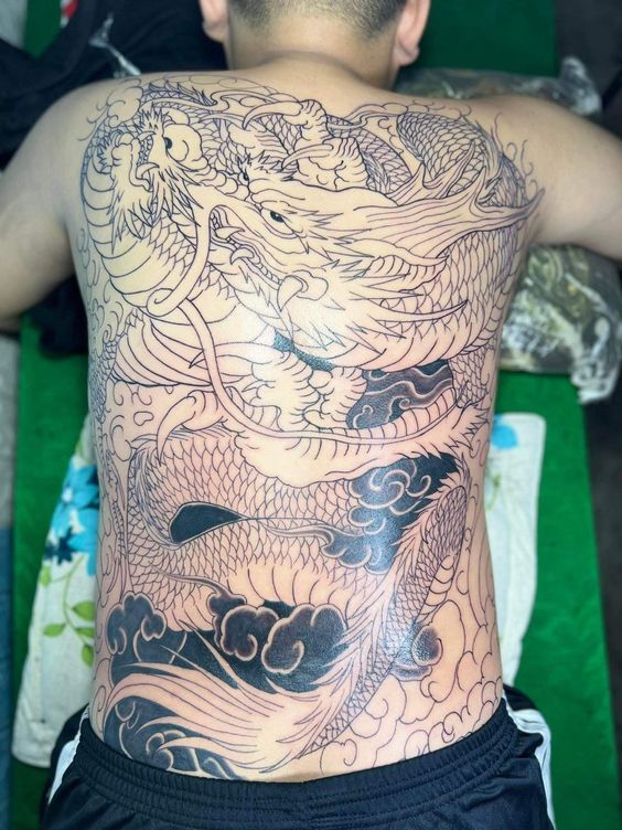 tác phẩm tattoo rồng full kín lưng