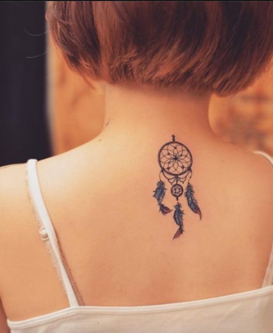 tăng sự quyến rũ với tattoo chuông gió sau gáy cho nữ