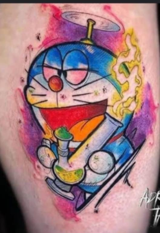 tạo sự nổi bật với mẫu xăm doraemon nhiều màu