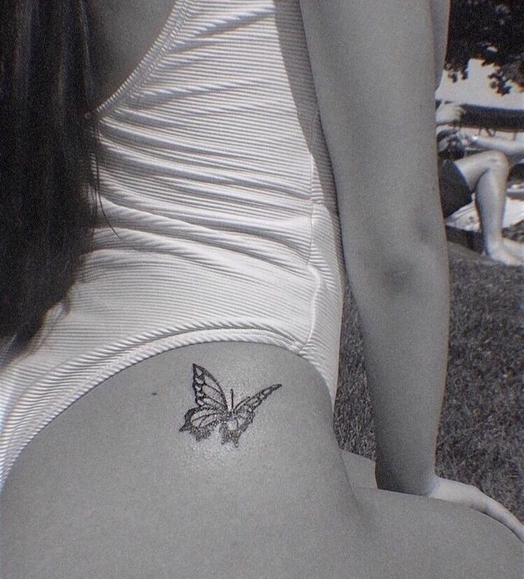 tattoo hấp dẫn sau mông