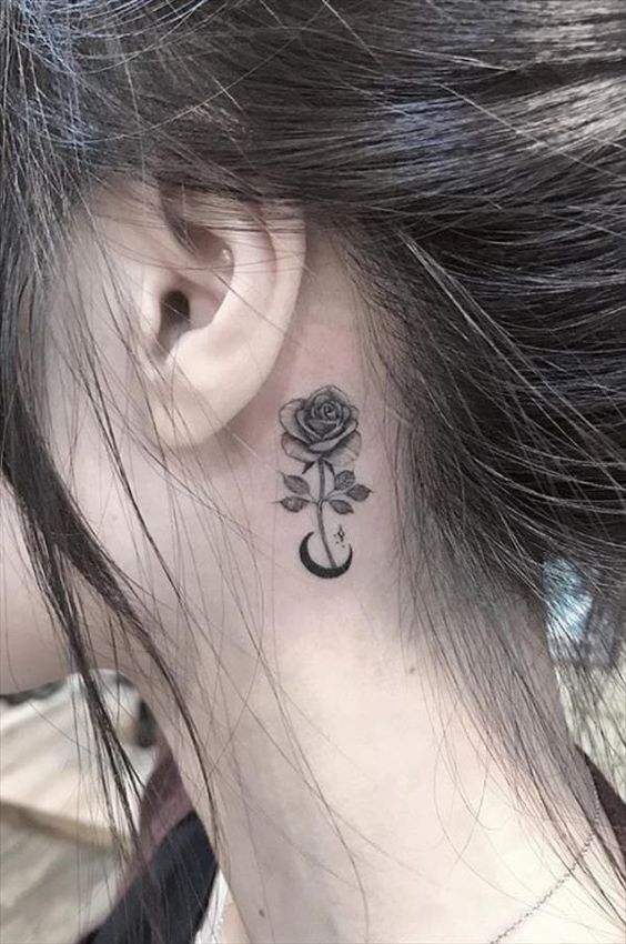 tatto hoa hồng đen mini kết hợp với hình trăng vô cùng tuyệt vời