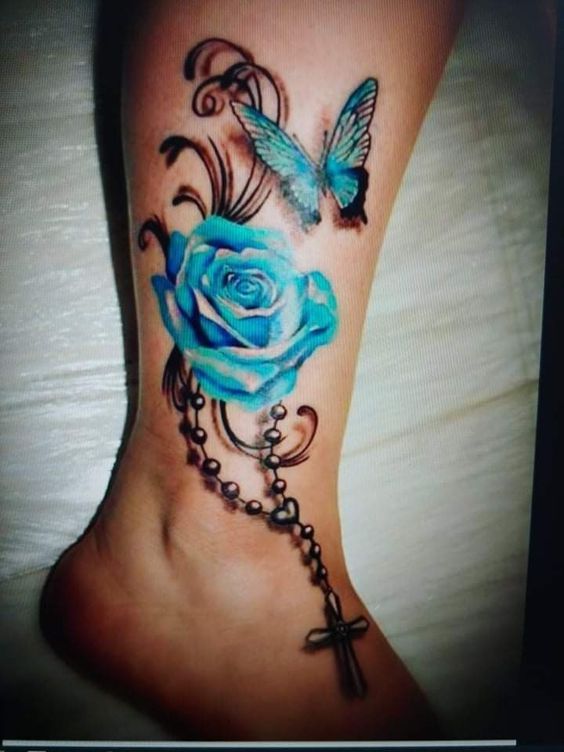 tatto hoa hồng và bướm bắt mắt ở cổ chân