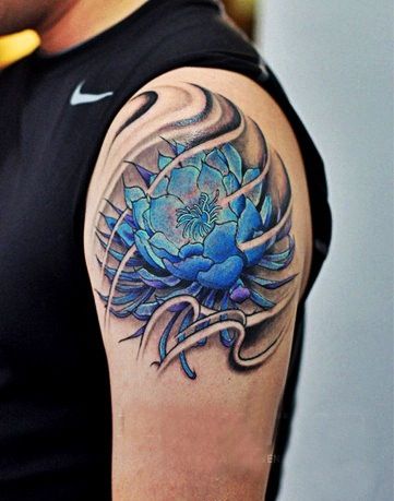 tatto hoa sen màu xanh hợp mệnh thủy
