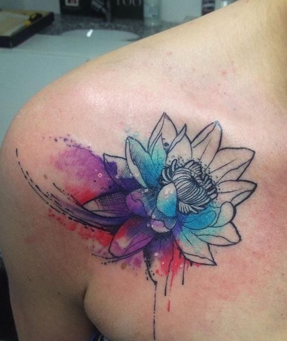 tatto hoa sen màu xanh siêu lạ cho người mới