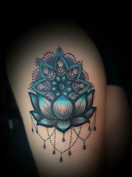 tatto hoa sen màu xanh vừa tinh tế vừa đặc biệt