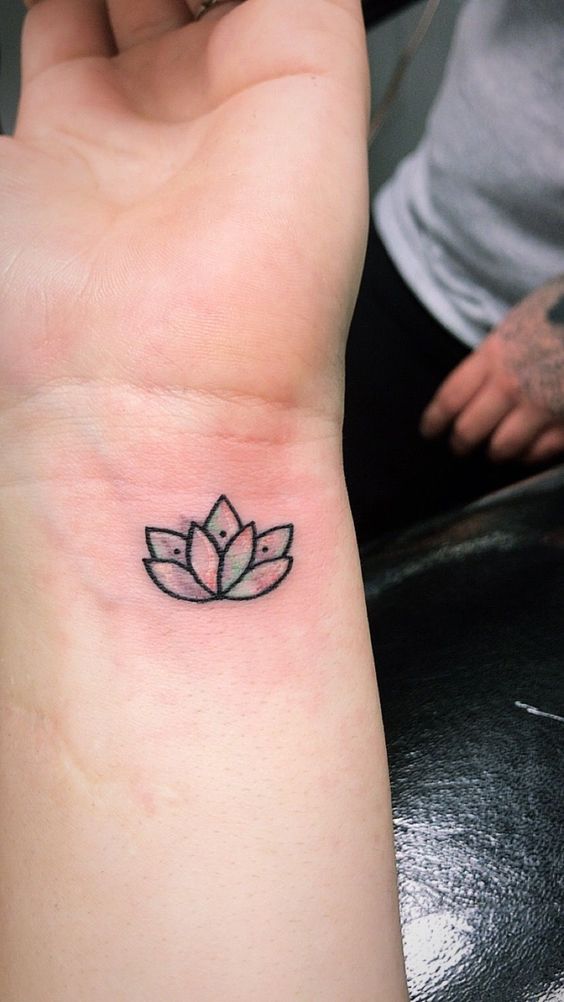 tatto hoa sen mini đơn giản