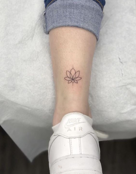 tatto hoa sen vị trí đặc biệt