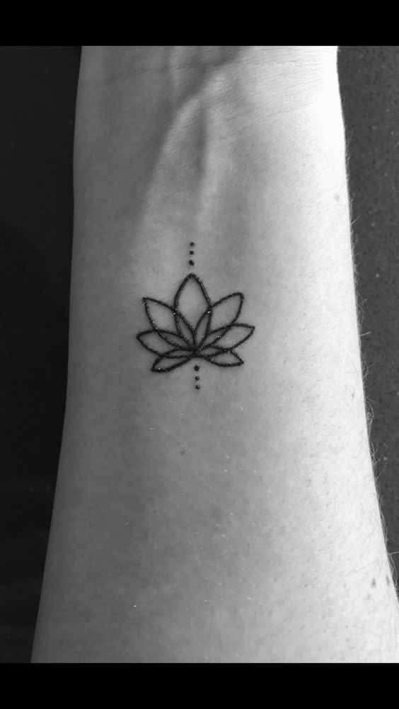 tatto hoa sen ý nghĩa