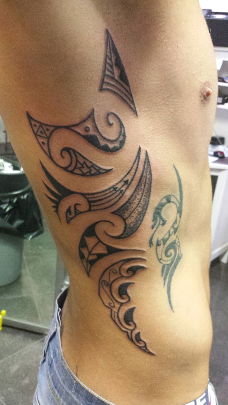 tattoo mê hoặc ở mạn sườn