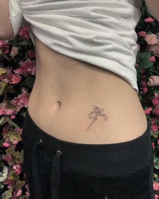 tattoo mini đẹp ở eo