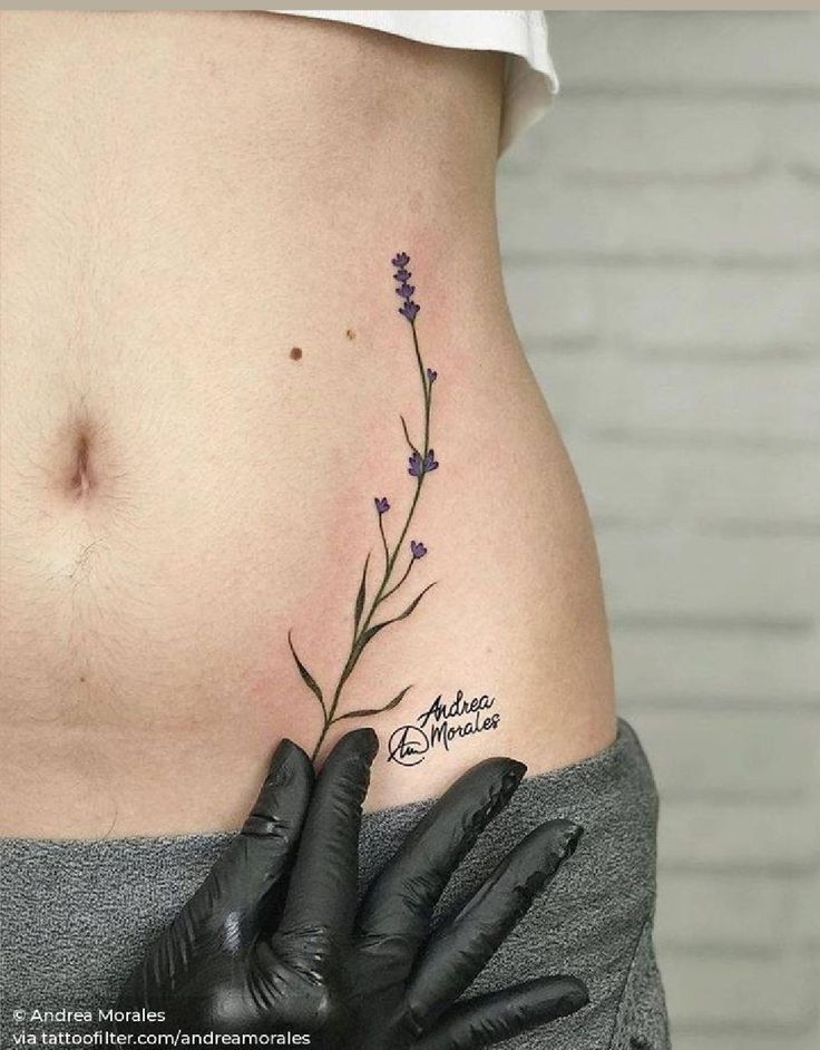 tattoo ở eo tỏa sáng cho nữ